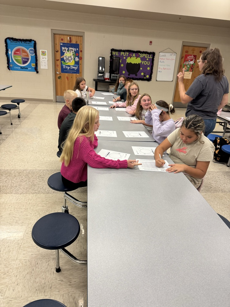 Fourth and Fifth grade students made yogurt parfaits during 4-H Cooking Club at Carter City Elementary this afternoon. Thanks to Carter City FRC Coordinator, Michaela Stevens, for organizing this event! 