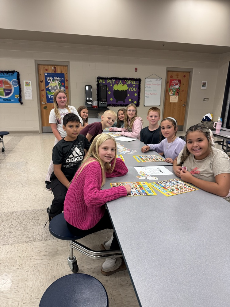 Fourth and Fifth grade students made yogurt parfaits during 4-H Cooking Club at Carter City Elementary this afternoon. Thanks to Carter City FRC Coordinator, Michaela Stevens, for organizing this event! 