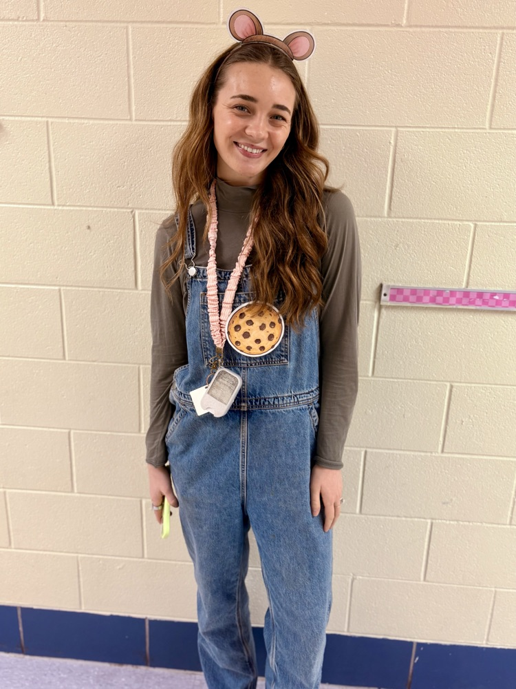 If you give this little mouse a cookie, he’ll probably ask for a glass of milk next! 🍪🥛