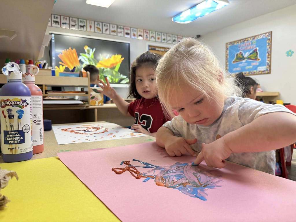 Students fingerpainting