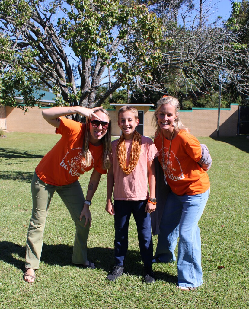 School counselors with the 6th grade winner