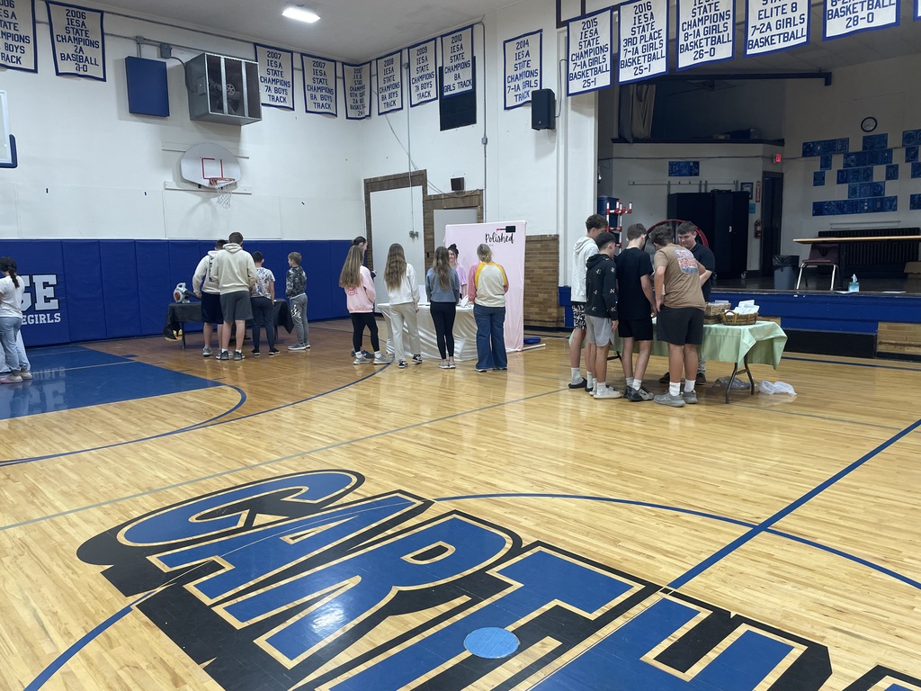 CMS students learning from the IW CEO students