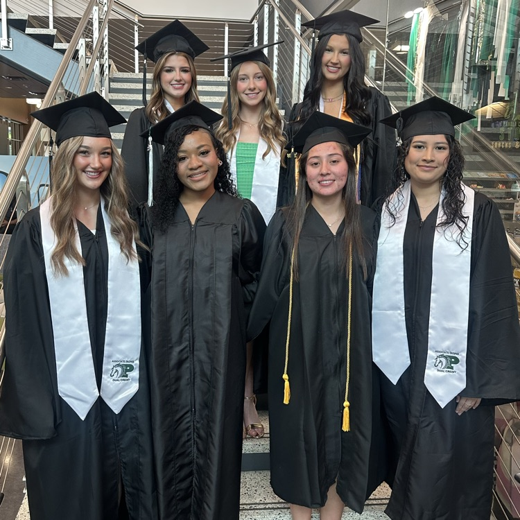 picture of dual credit students who earned degrees from Panola