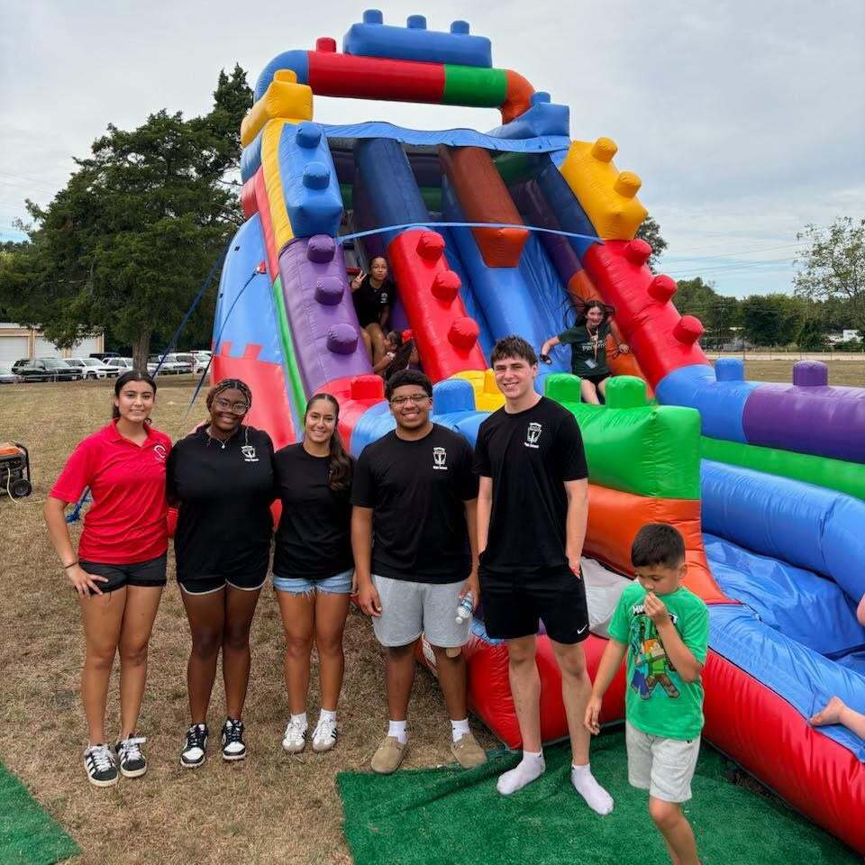 NHS STUDENTS VOLUNTEERING AT POTLATCH KIDS ZONE