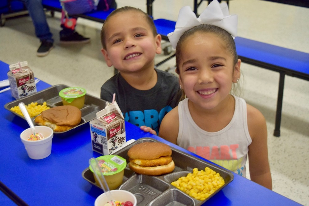 Students eating 