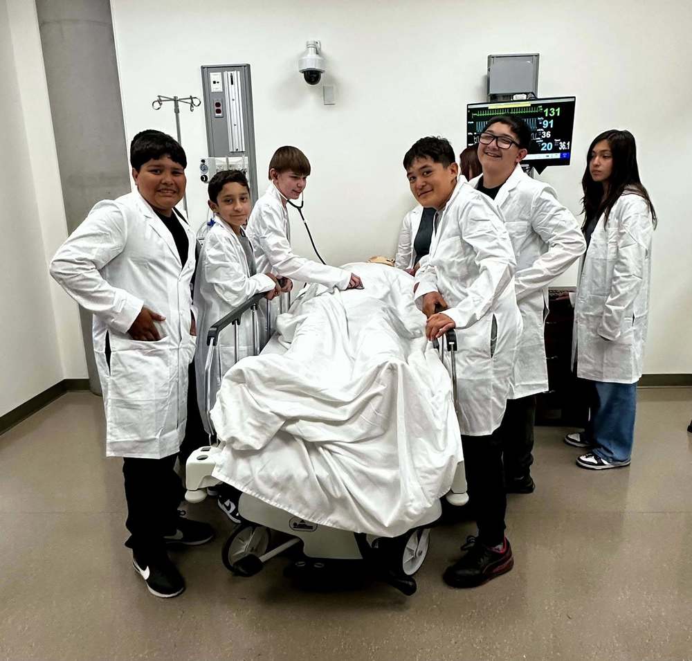 Cartwright Students Explore the World of Medicine at the University of Arizona