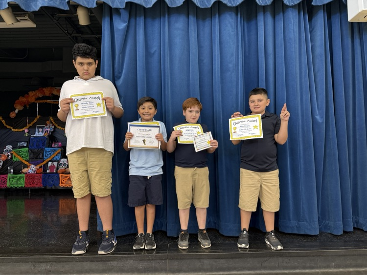 ms. munguia students get awards
