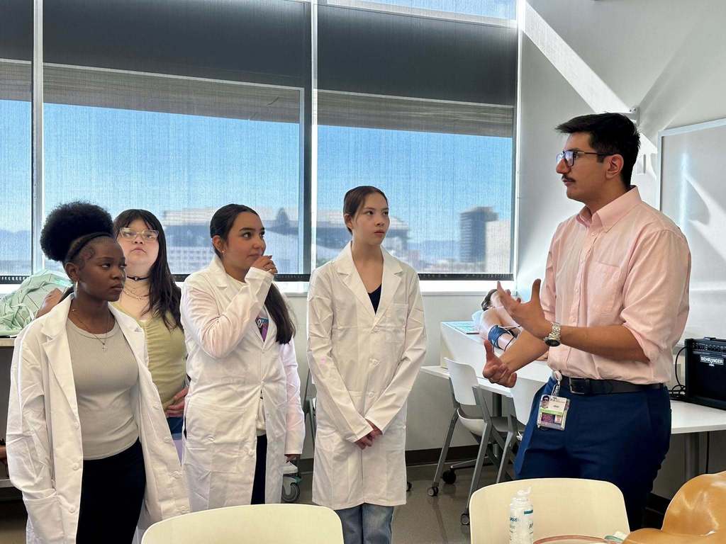 Cartwright Students Explore the World of Medicine at the University of Arizona