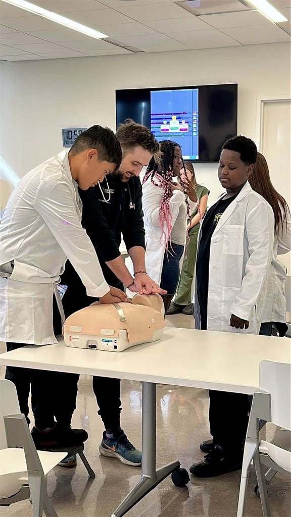 Cartwright Students Explore the World of Medicine at the University of Arizona