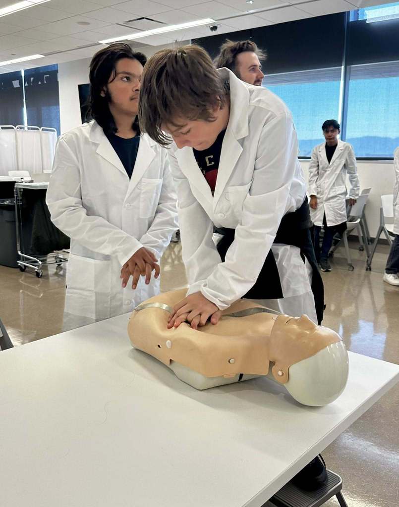 Cartwright Students Explore the World of Medicine at the University of Arizona