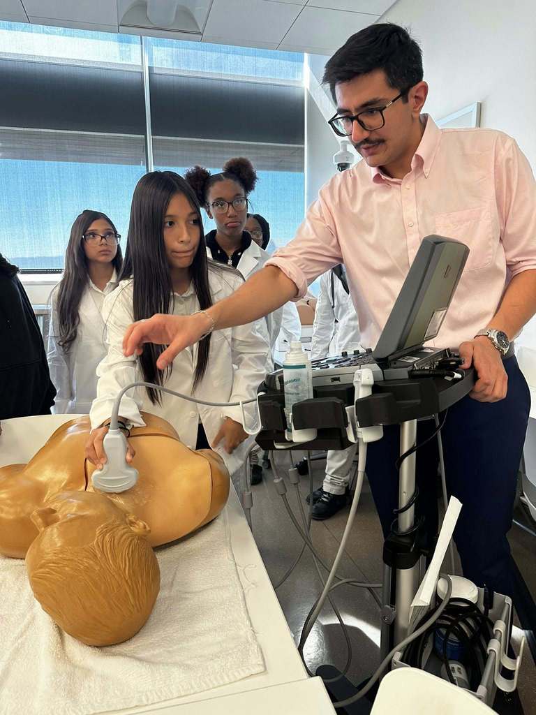 Cartwright Students Explore the World of Medicine at the University of Arizona