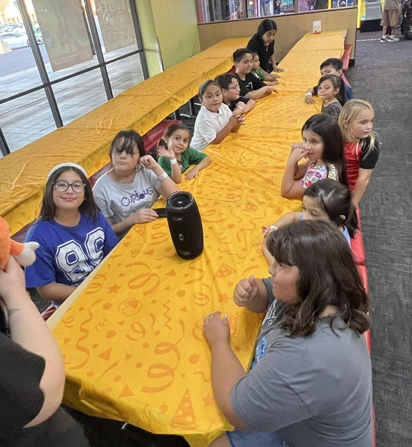Cottonwood student at school fundraiser.