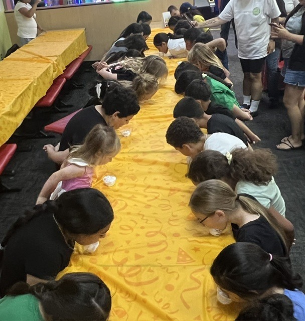 Cottonwood students at school fundraiser.