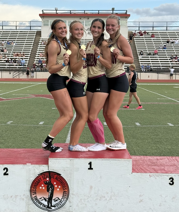 Girls 4x200 State Champs
