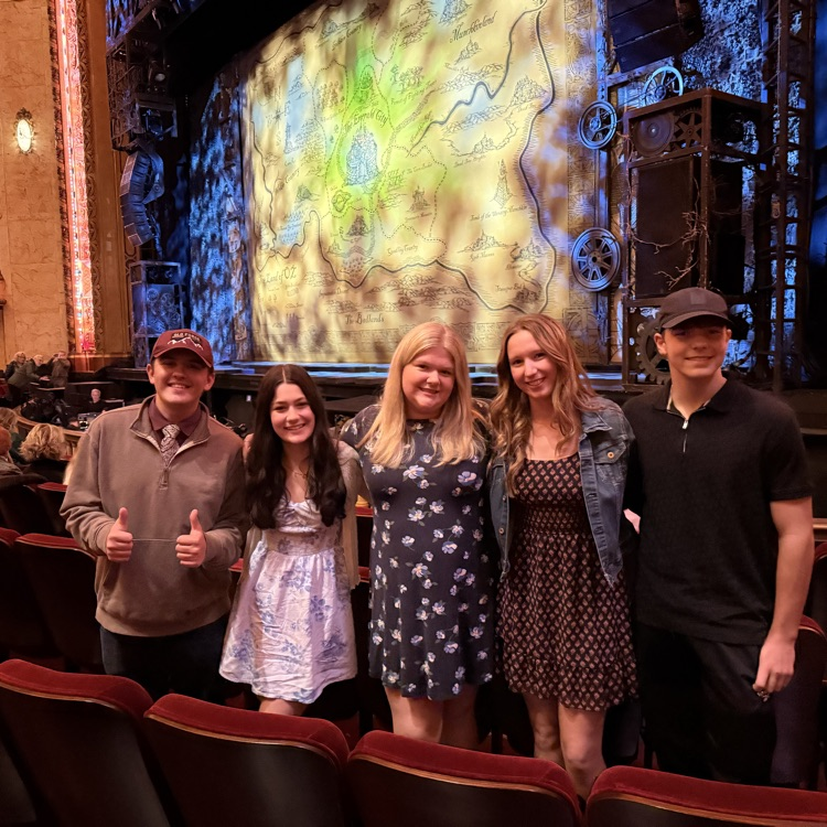 Austin Gloss, Lillee Meacham, Addison Helwig, Emma Daigle, and Skylar Szablewski finding their seats!