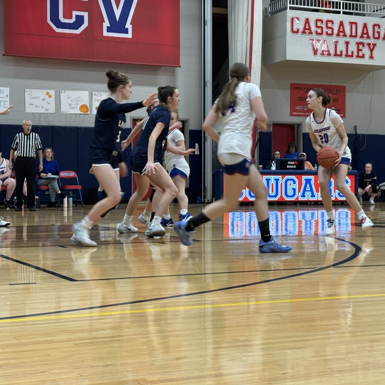 Alexis Pattison looking at the rim