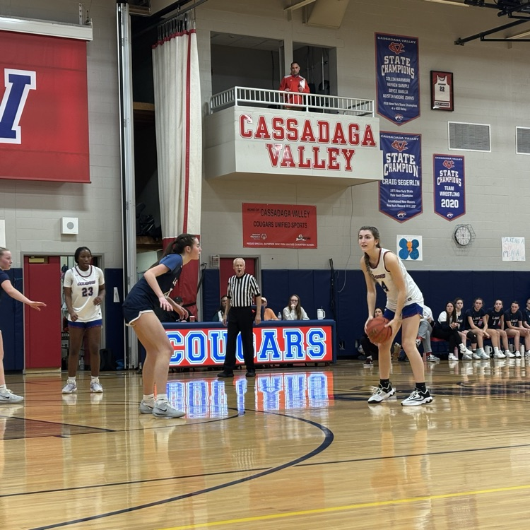 Payton Meder looking for a pass