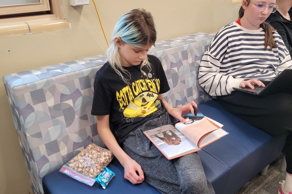 AASL’s School Library Month-kids reading