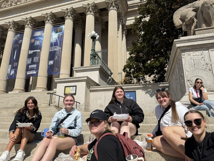 Lunch on the steps of the National Archives 