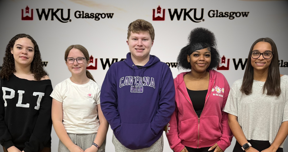 CHS Early College Students in front of the WKU Glasgow background