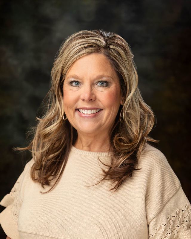 Traci Newell headshot
