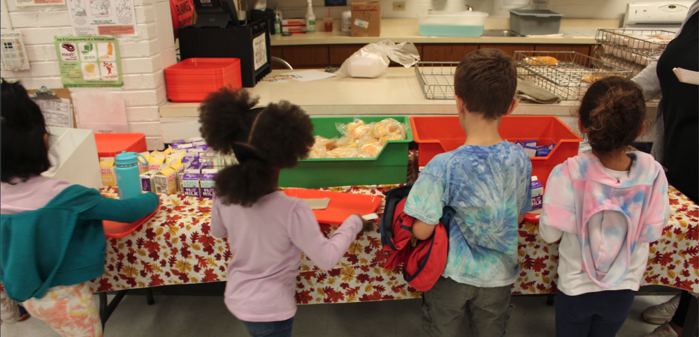 Kids getting lunch