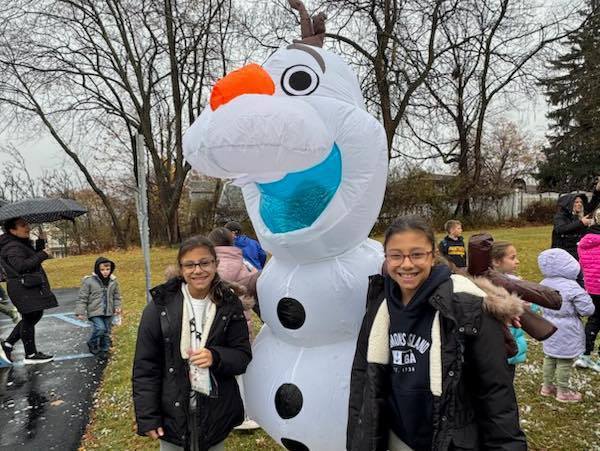 Student smiling with Olaf