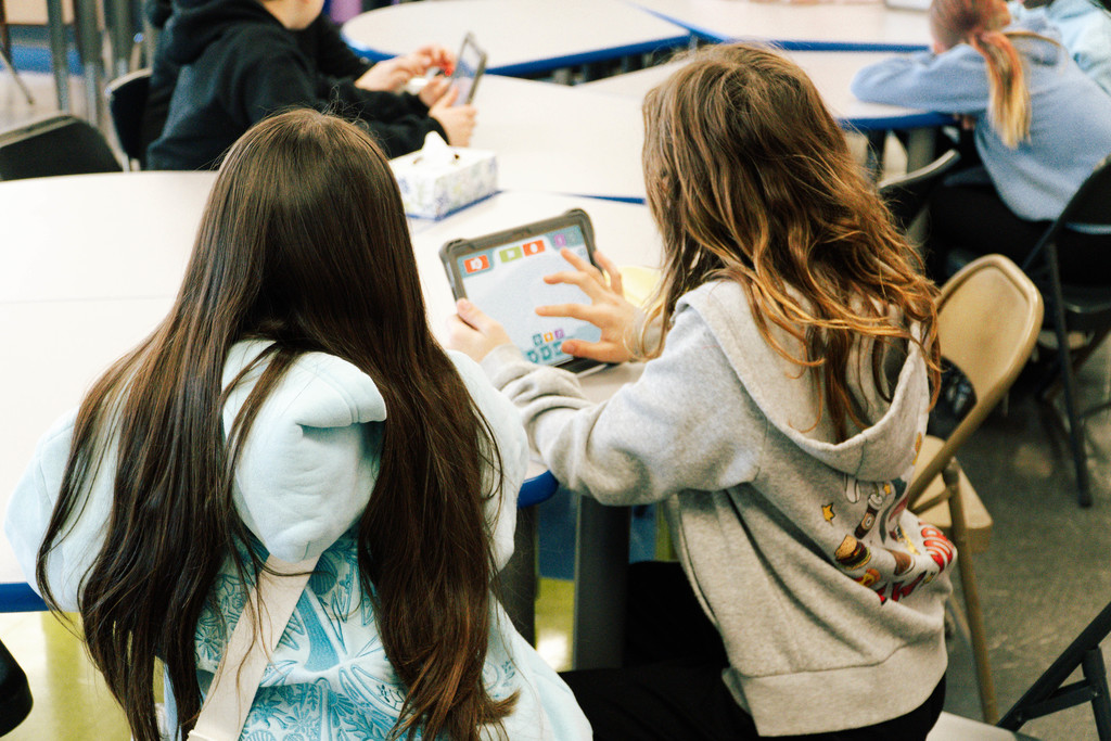 Photo of students in FabLab in Willow Dale