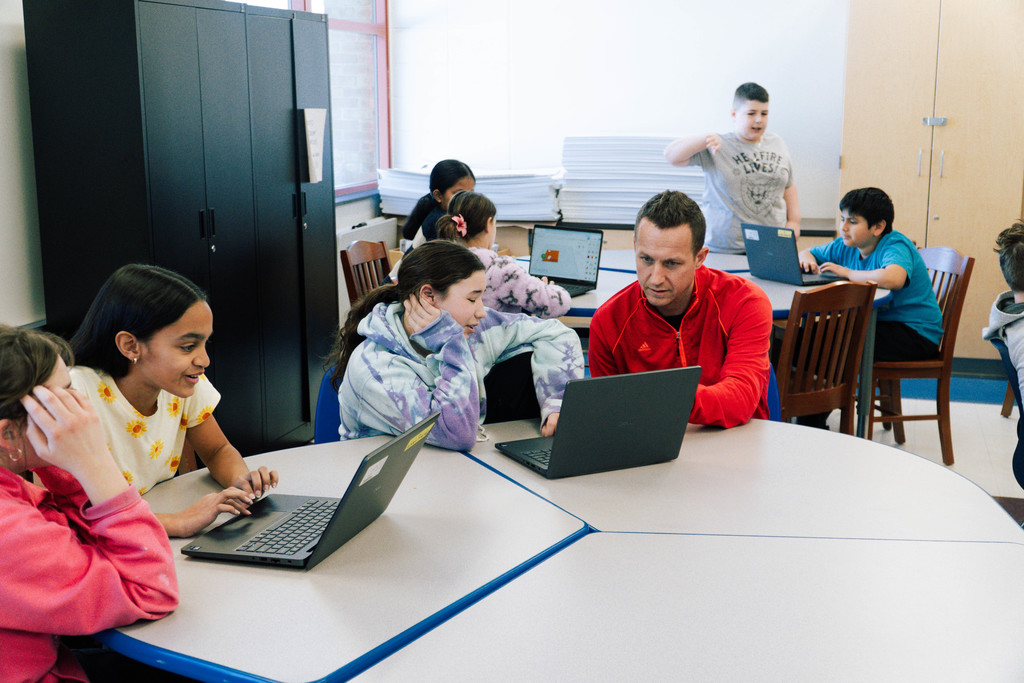 Photo of students in FabLab in Willow Dale