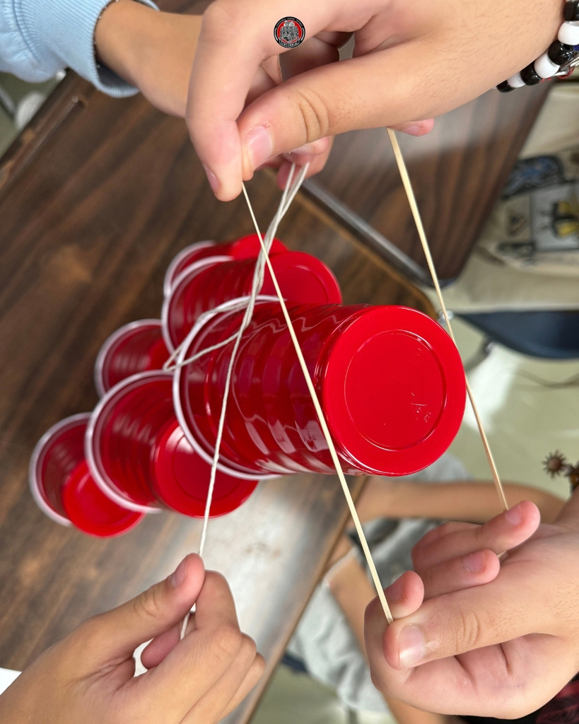Klinger Middle School Seventh Graders Tackle Teamwork Challenge in Mrs. Wilson's STEM Lab