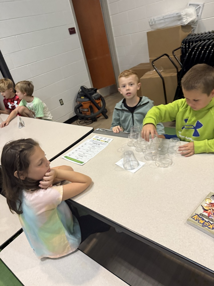 3rd graders collaborating 