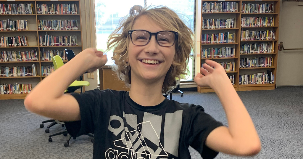 Student receives new glasses from Access KC.