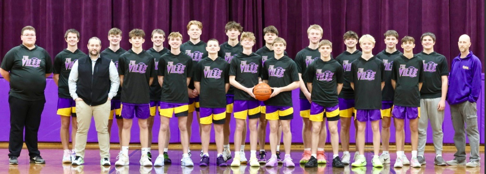 Boys basketball team picture by Tricia Eide