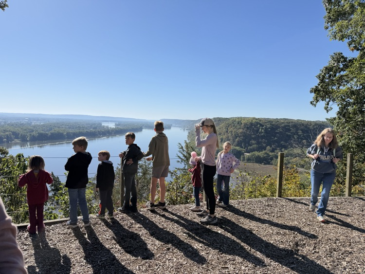 students at effigy mounds