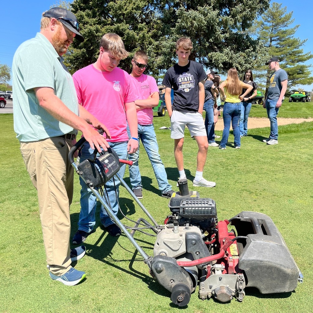 Horticulture students at Crow Valley Golf Club