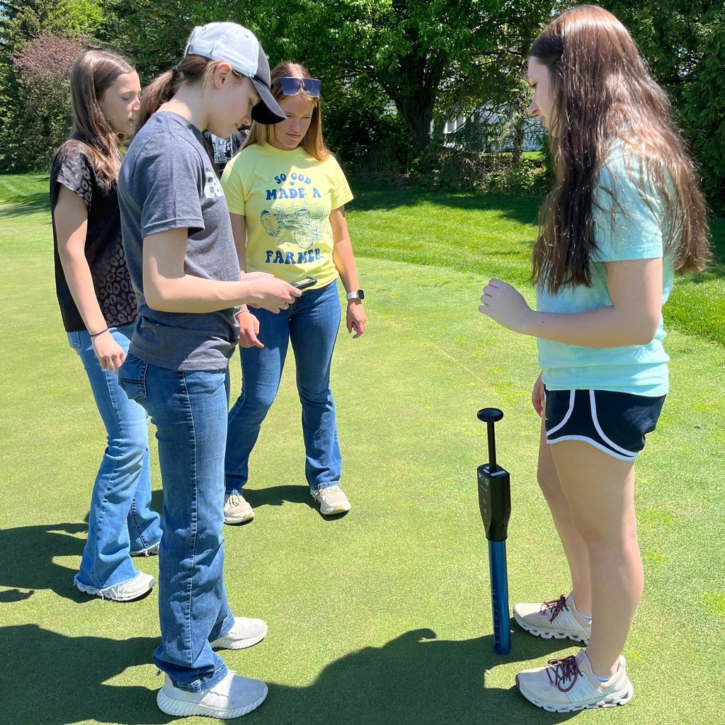 Horticulture students at Crow Valley Golf Club