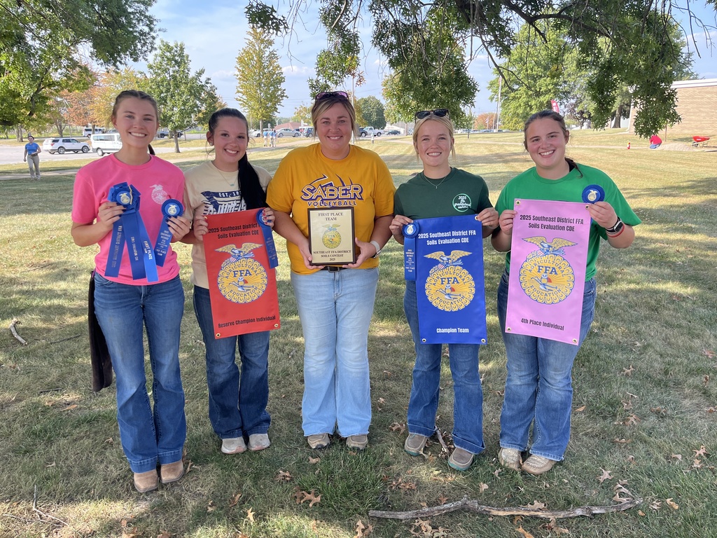 Emily Sutton, Delani Beuthien, Mrs. Grantz, Kamryn Keester and Avery Heilig