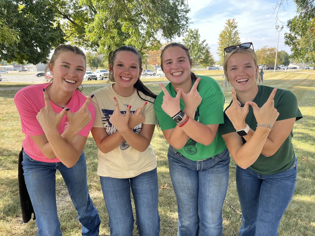 Emily Sutton, Delani Beuthien, Kamryn Keester and Avery Heilig