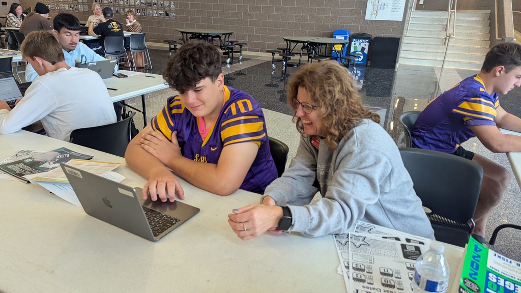 Student getting help applying for college