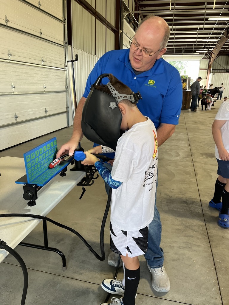 4th graders learning at Farm Safety Day