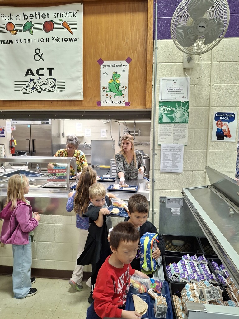 Mrs. Petersen and Mrs. Barber serving lunch at Ekstrand