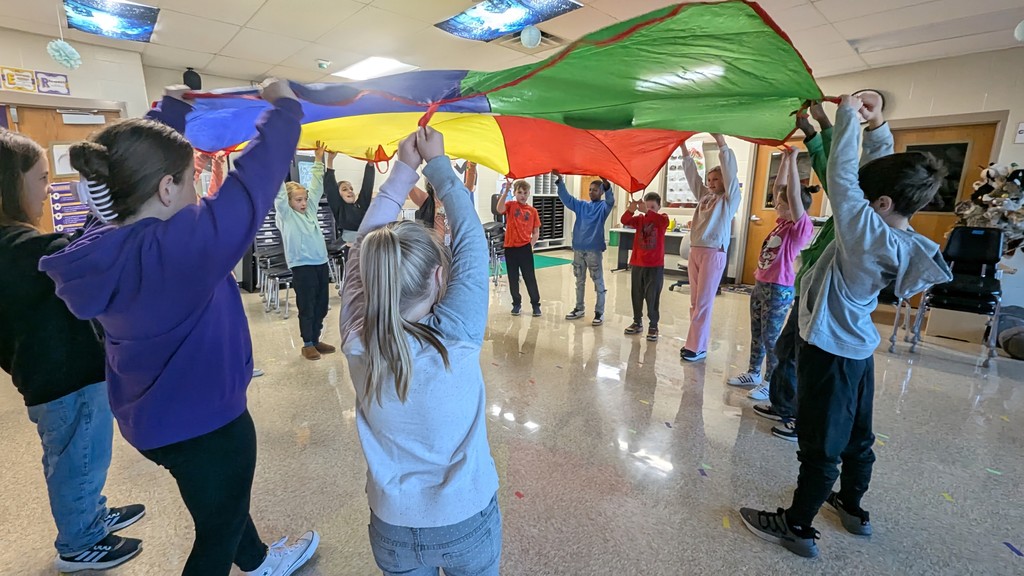 Students in Peer Stem class using a parachute while singing "Going on a Bear Hunt"