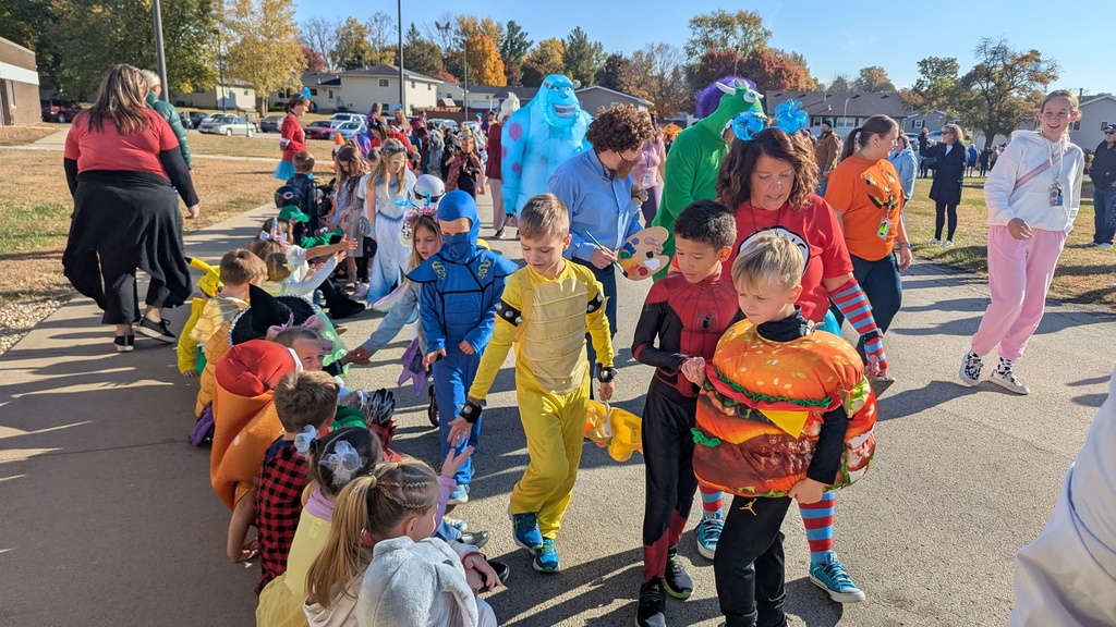 Ekstrand Elementary Halloween Parade
