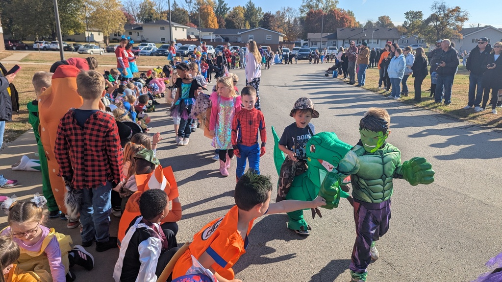 Ekstrand Elementary Halloween Parade