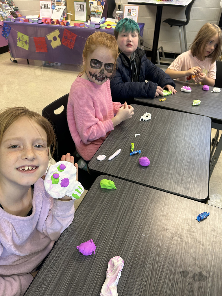 Third graders learning about Dia de los Muertos