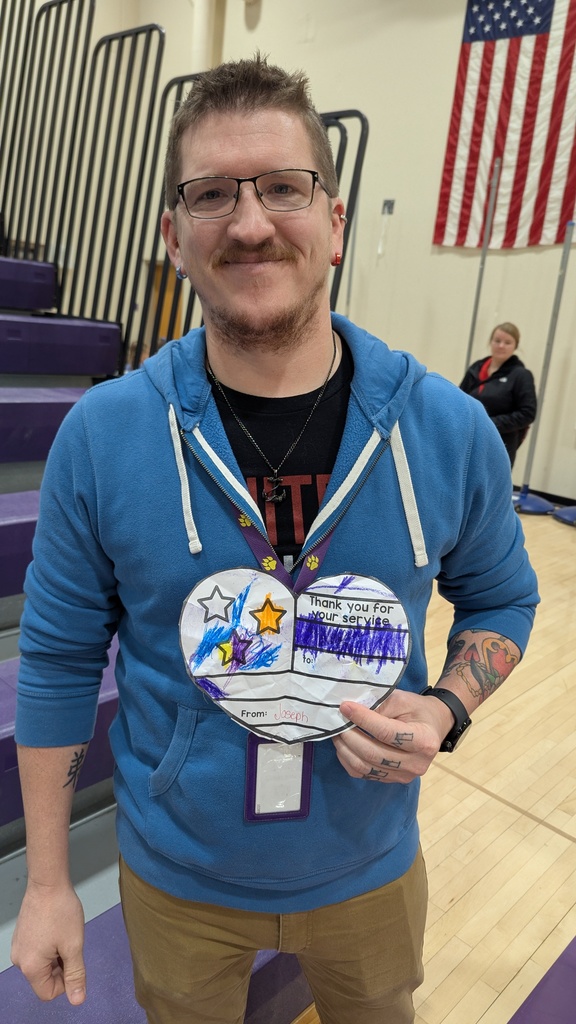 Veteran and teacher Jeff Ohnemus showing the heart given to him for his service by a kindergartner