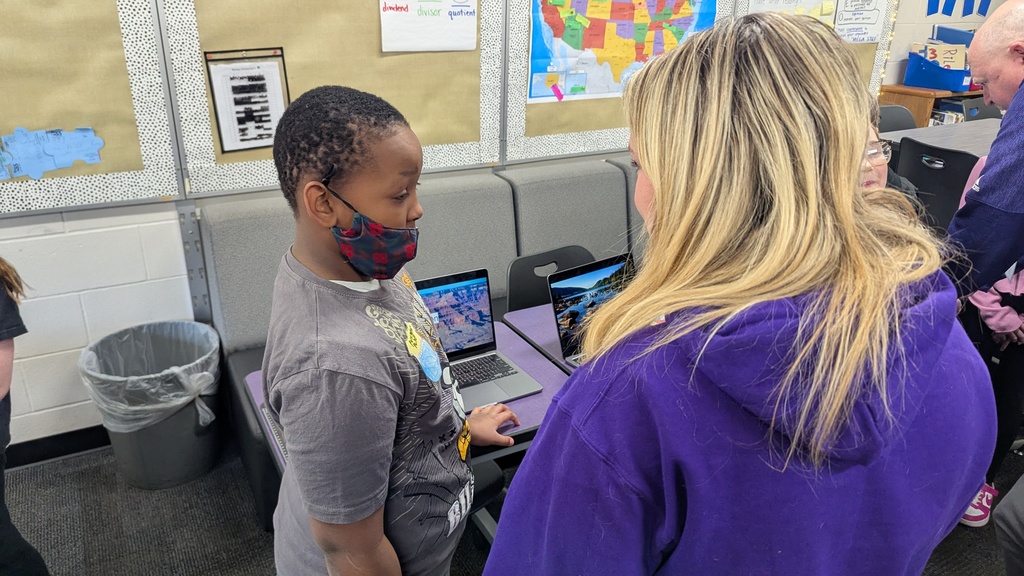4th graders presenting their National Park projects
