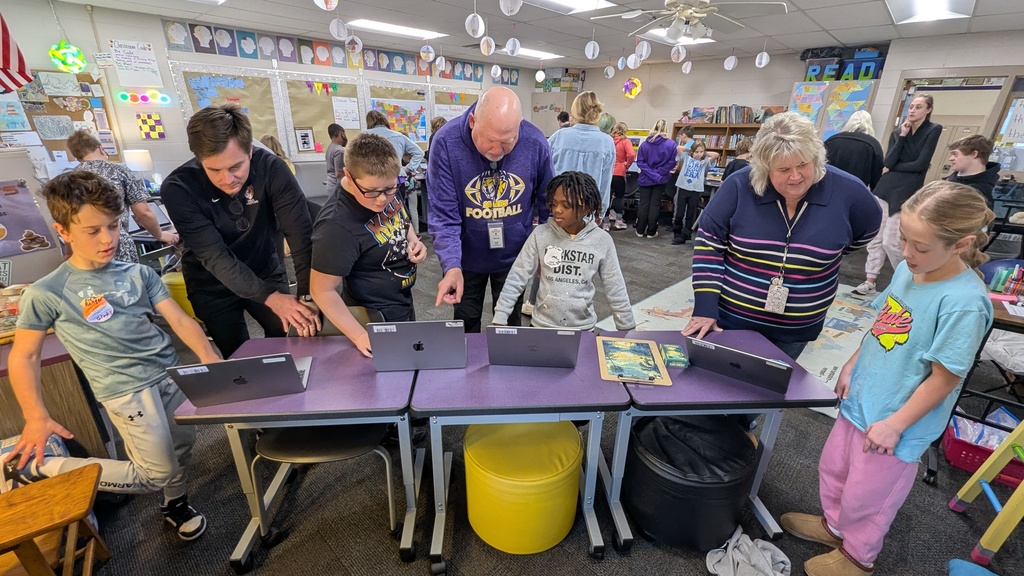 4th graders presenting their National Park projects