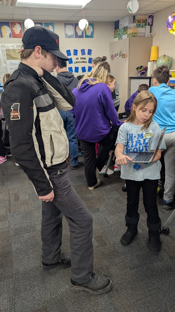 4th graders presenting their National Park projects