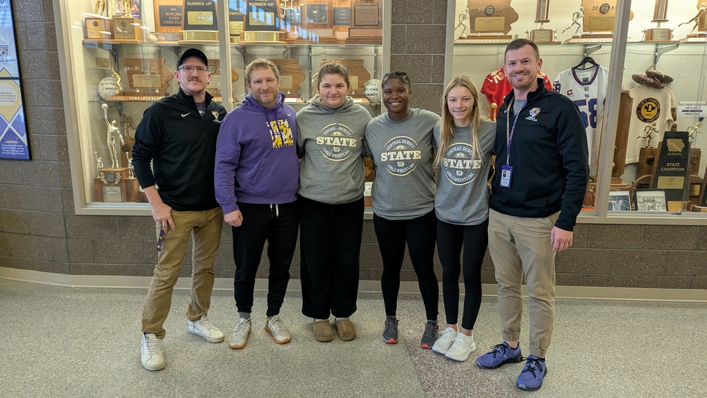 Coach Jeff Ohnemus, Head Coach Adam Grell, Joellyn Dwinal, Serenity Roberts, Greenley Grell and Coach Matt Ohnemus